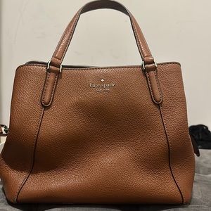 Preloved authentic Kate spade purse. Comes with Kate spade strap. 8/10 condition
